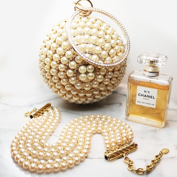 Badgley Mischka Handbags - Badgley Mischka Pearl Handbag